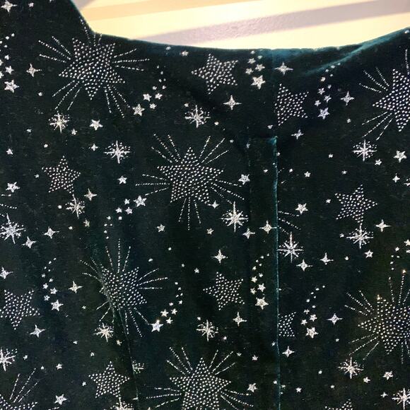 ModCloth x Collectif Twinkle, Twinkle Velvet Christmas Star Top in Green - Picture 6 of 10